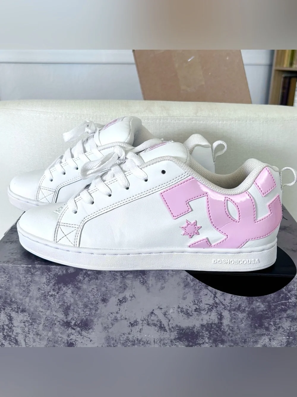 DC Shoes Court Graffik White Pink Patent Leather Size 9 Chunky Skate Sneakers